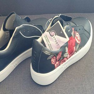 S Sport/Skechers Women's Ayva Shoe Size 6 slightly used W/Tags(NO BOX, NO LACES)